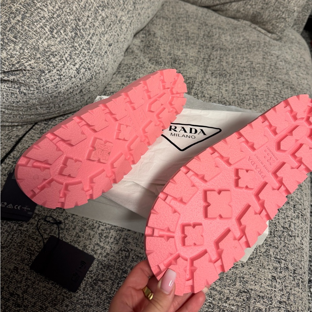 Prada Logo Pink Slides - Picture 6 of 6
